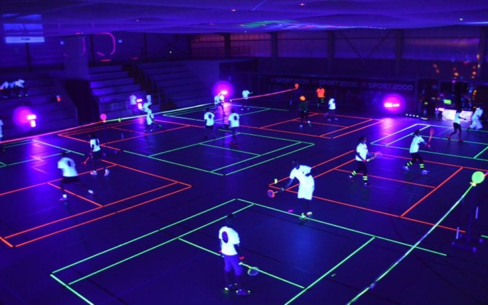 60 Schwarzlicht Badminton 2 (Web NÖBV)